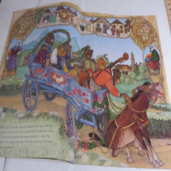 Berlioz the Bear BIG BOOK (almost 2 feet tall) By Jan Brett, Scholastic - Picture 4 of 11